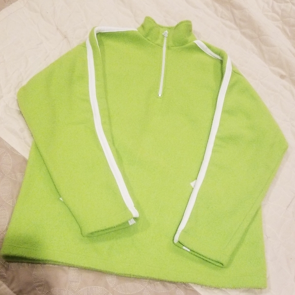 FREE - Comfy bright green sweater - Picture 1 of 3
